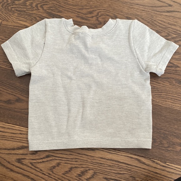 Plain grey crop top shirt - Picture 2 of 2